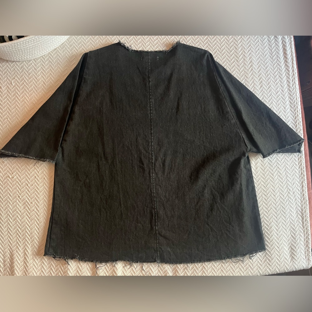 April Meets October Black Top - Picture 10 of 14